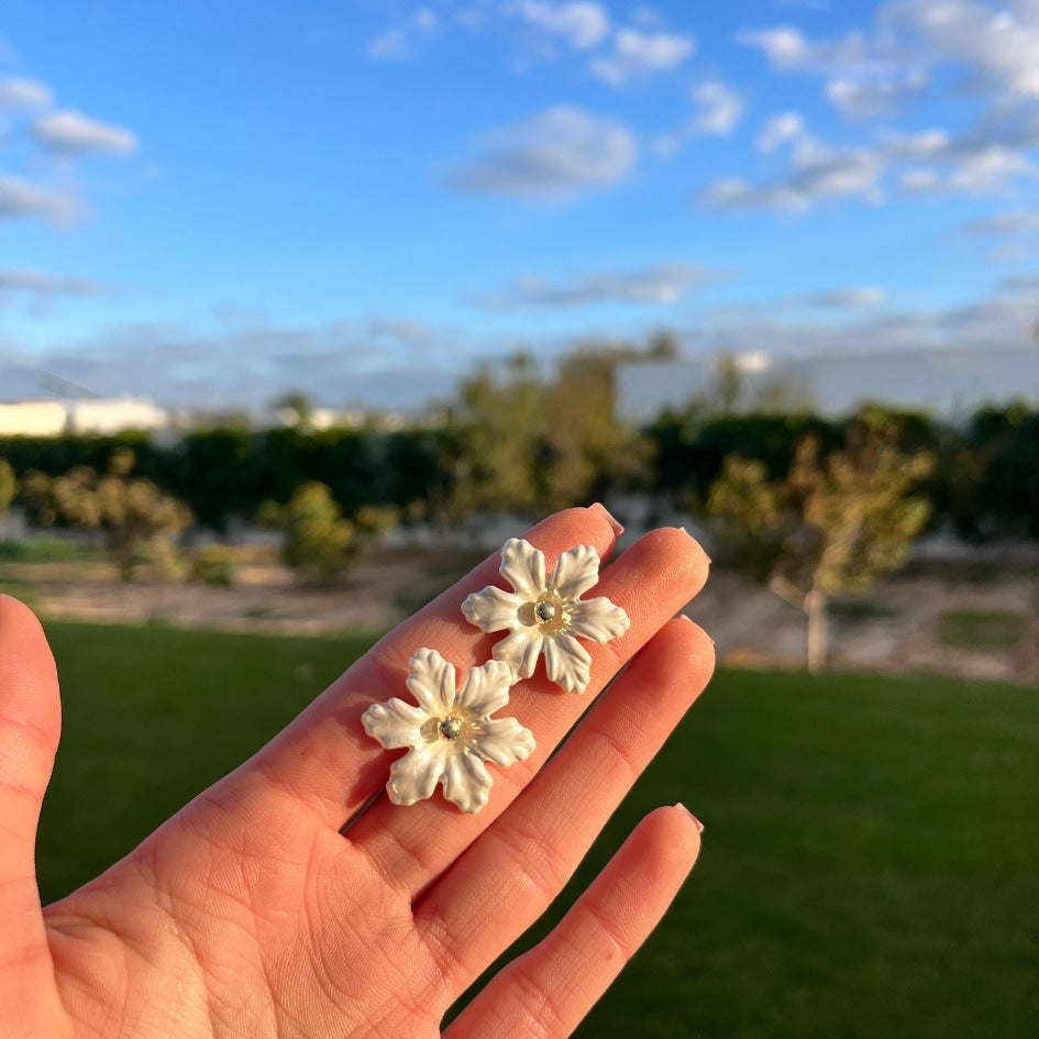 Boucles d'oreilles artisanales Fleur avec touche argentée