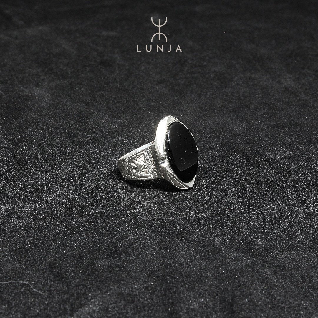 Bague berbère en Onyx noir naturel et argent massif 990 (taille 55)