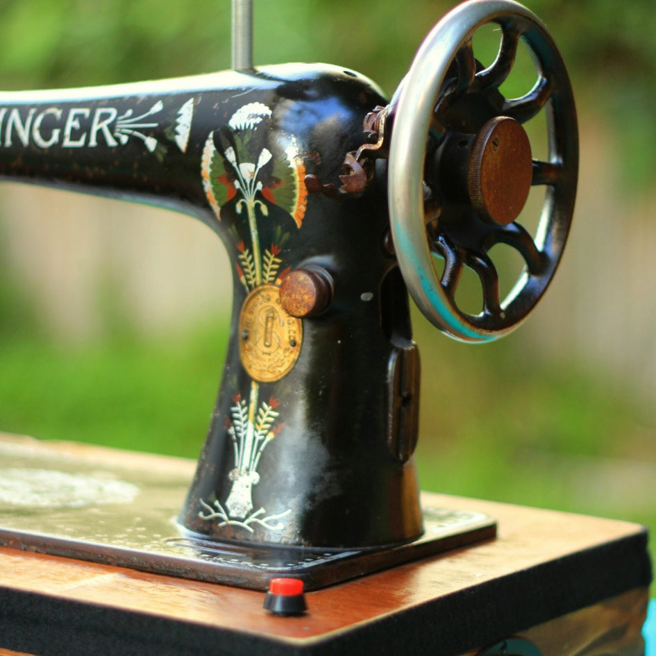 Lampe vintage unique en machine à coudre Singer pour un style rustique