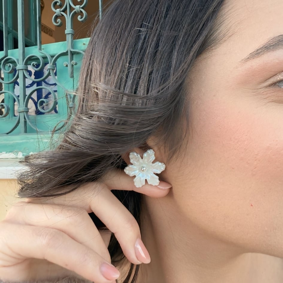 Boucles d'oreilles artisanales Fleur avec touche argentée