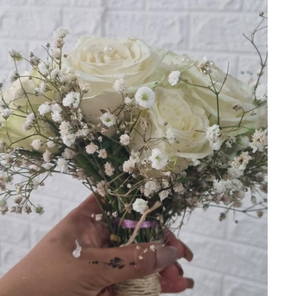 Bouquet de roses blanches éternelles