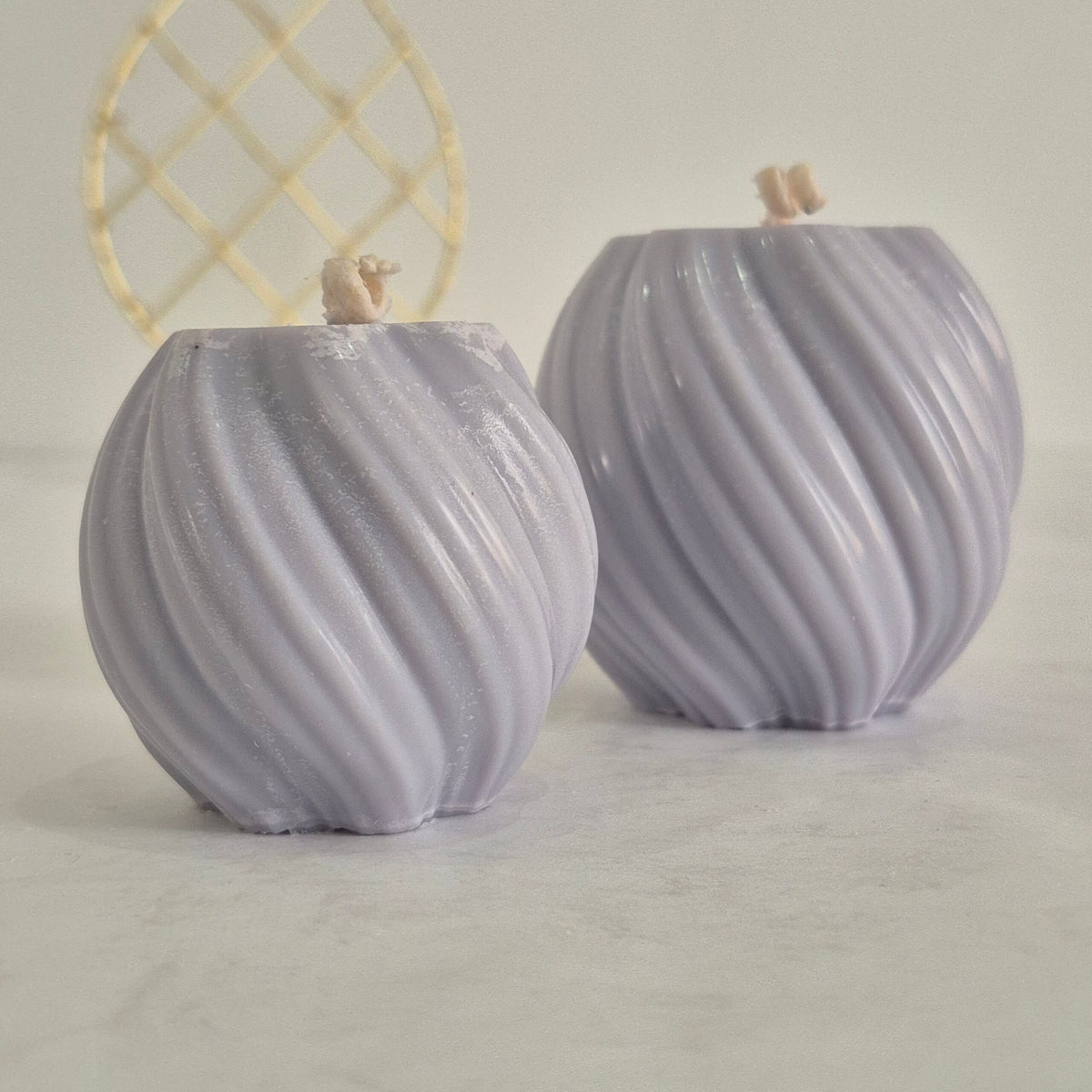 The Swirl Duo – Pack de 2 Bougies Artisanales en Cires Naturelles : Cire de soja et Cire d'abeille