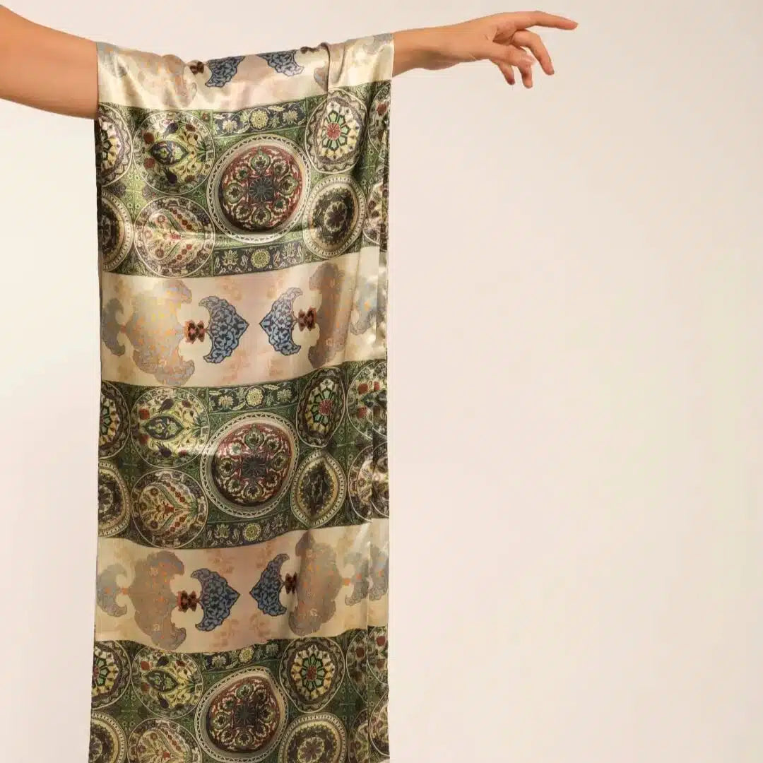 Écharpe artisanale en soie motifs inspirés de l’art oriental