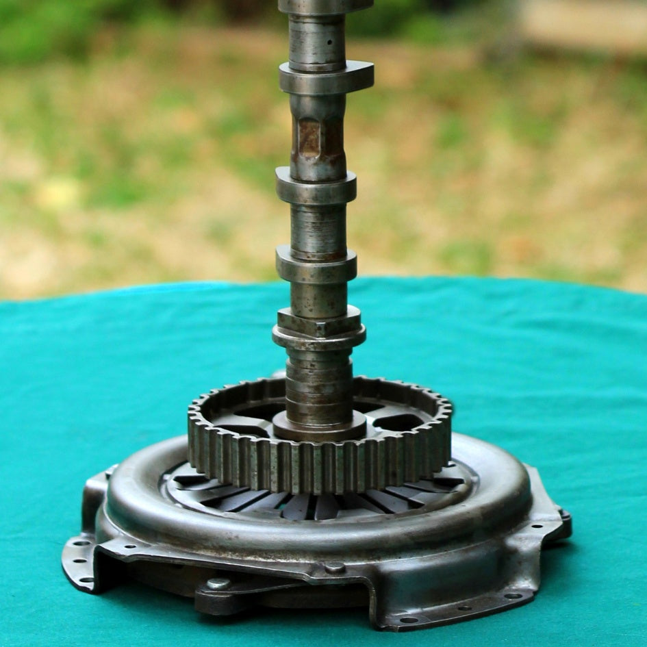 Lampe industrielle arbre à cames pour un intérieur unique