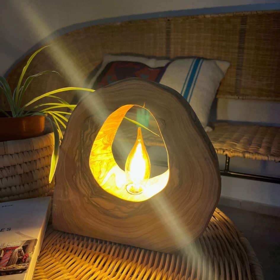 Lampe de Table Ovale en Bois d'Olivier Naturel – Artisanat Tunisien