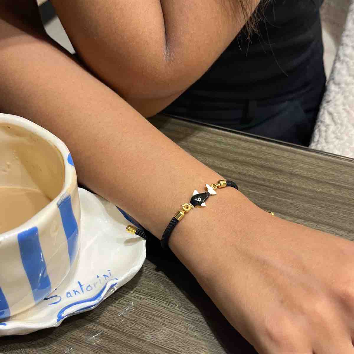 Bracelet noir unisexe poisson tendance pour un style unique