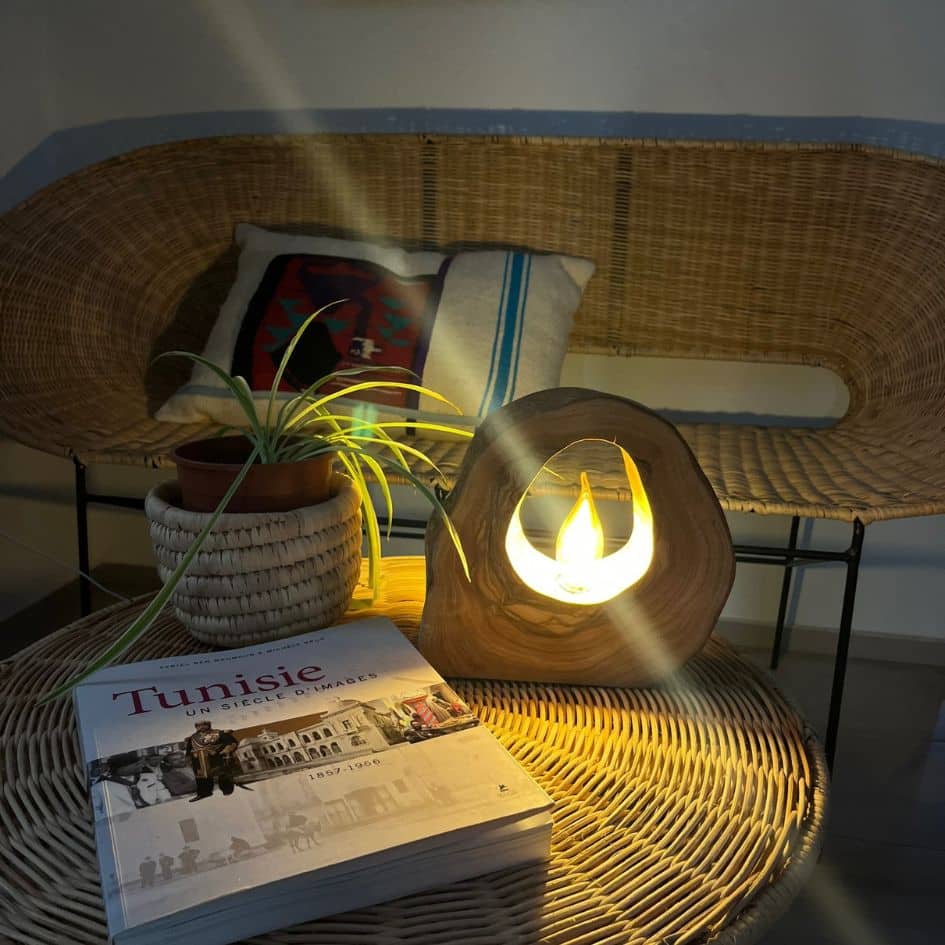 Lampe de Table Ovale en Bois d'Olivier Naturel – Artisanat Tunisien