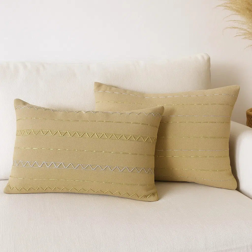 Coussin Rectangulaire Brodé Main – Fils Dorés &amp; Argentés – 30×50 cm