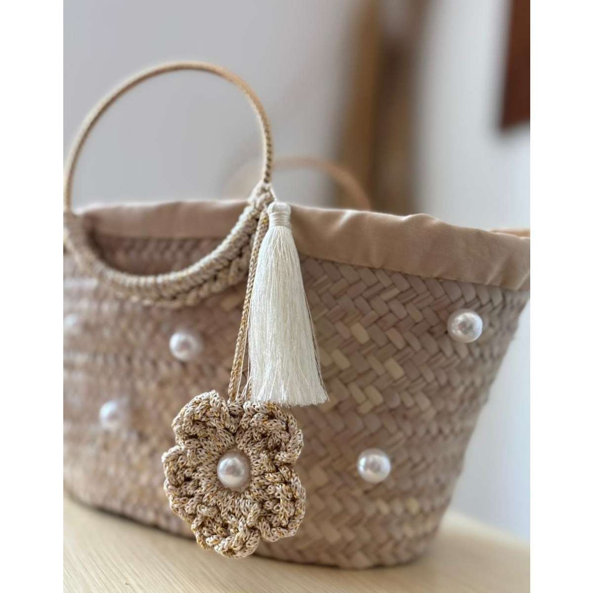Couffin paille beige décoré de perles et crochet premium