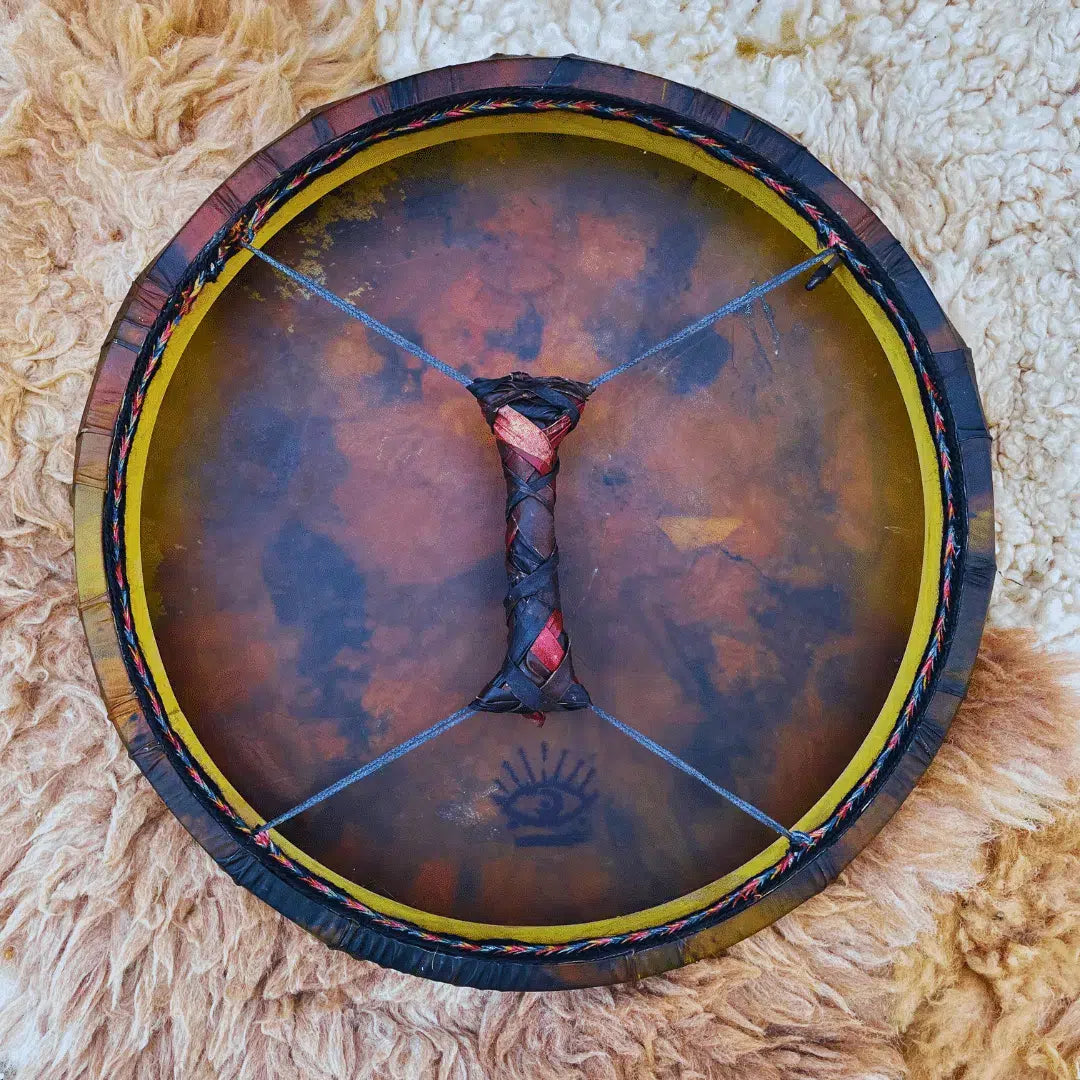 Tambour chamanique HENNA accordable (47 cm) : En peau de chèvre avec cadre en bois sculpté - Sonorité puissante et authentique