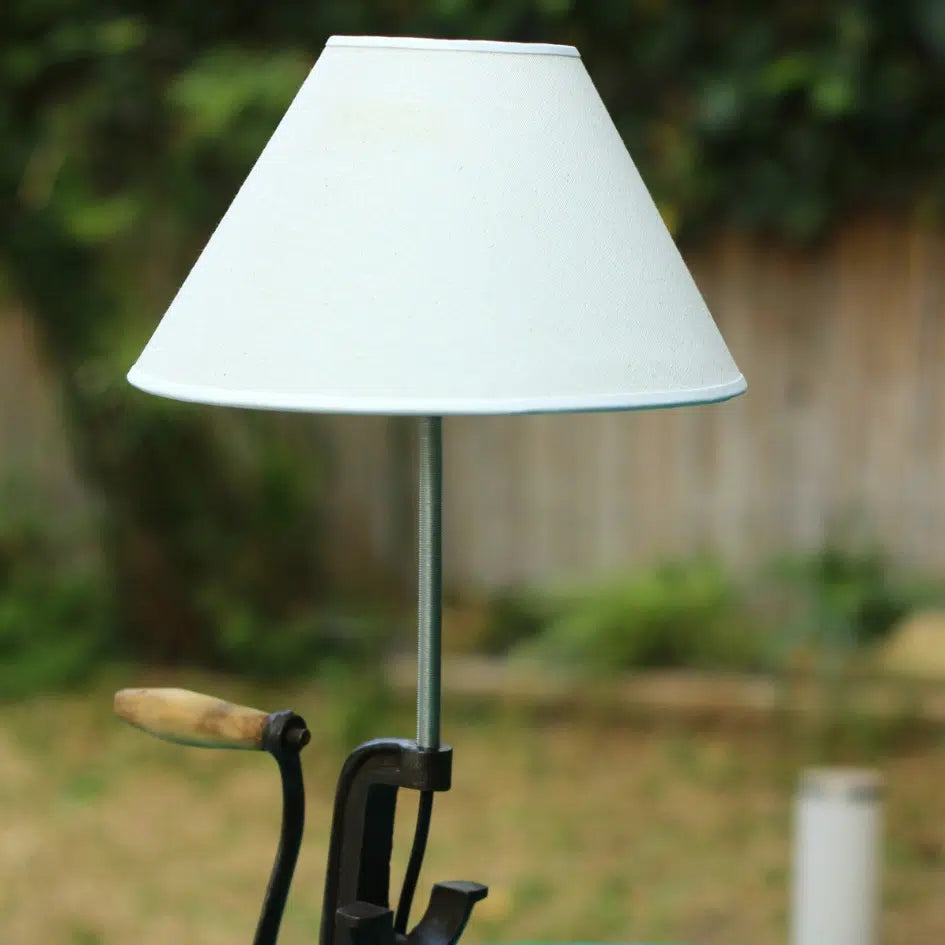 Lampe vintage hachoir unique pour un éclairage tendance