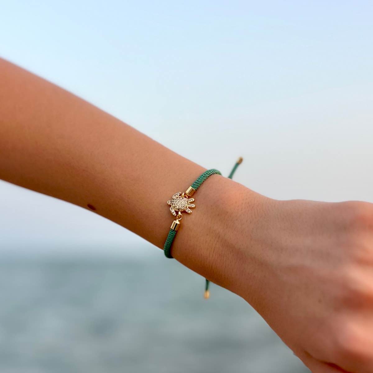 Bracelet ajustable vert motif tortue unique et tendance