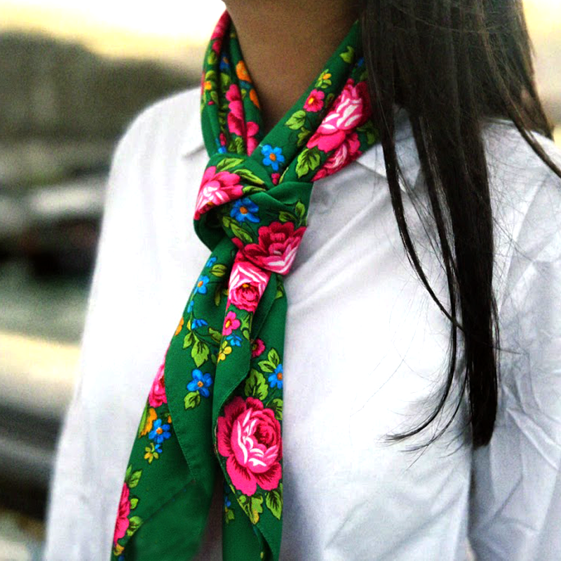 Foulard floral exclusif pour un style élégant et unique