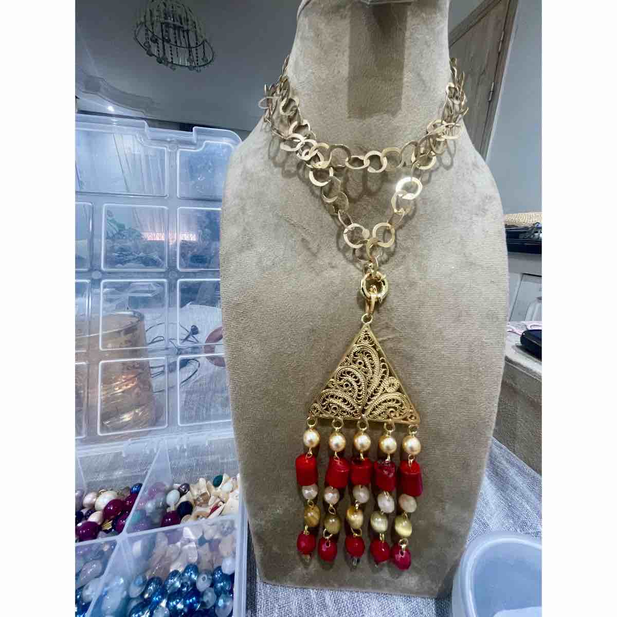 Collier en cuivre chic avec corail oeil de faucon et cristal
