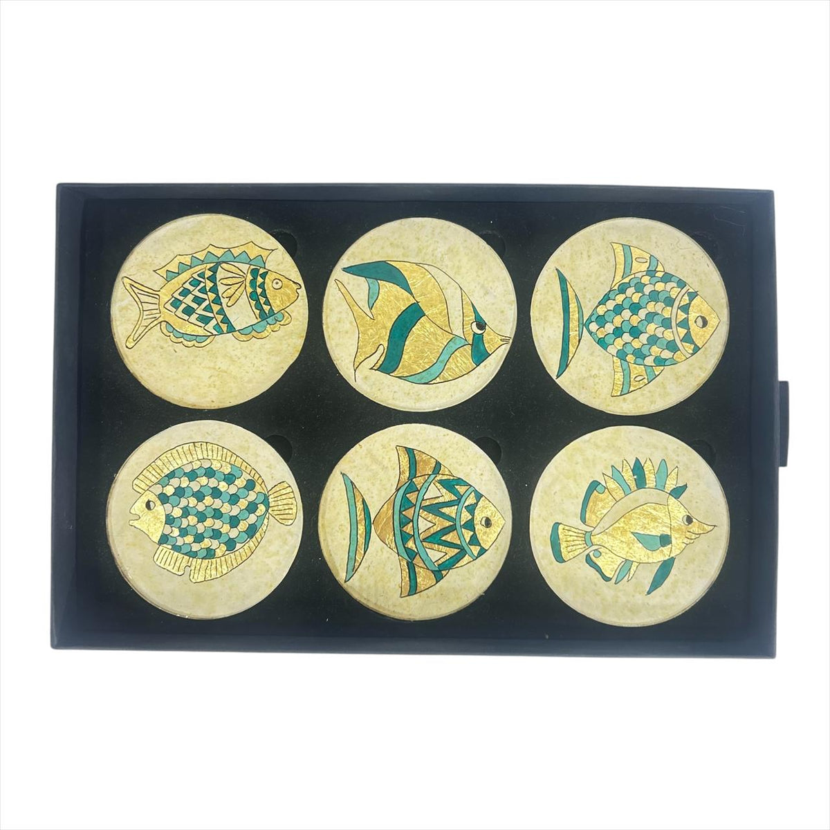 Coffret très élégant avec 6 sous-tasses artisanales à la feuille d’or