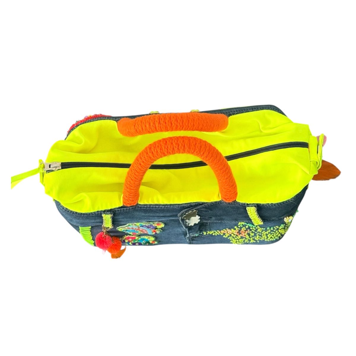 Sac fluo unique en jean recyclé pour un style éclatant