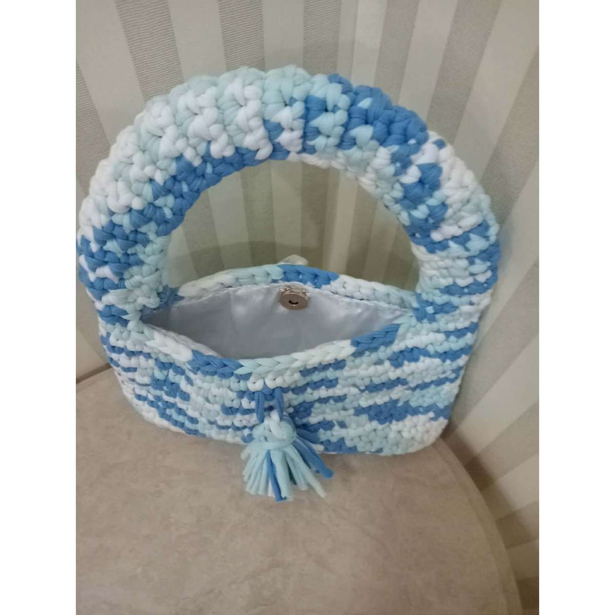 Sac crochet bleu ciel chic pour un style unique et raffiné