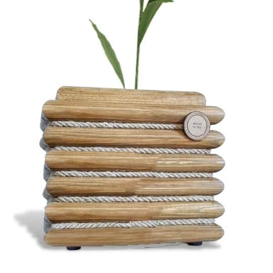 Pot de plante en bois carré