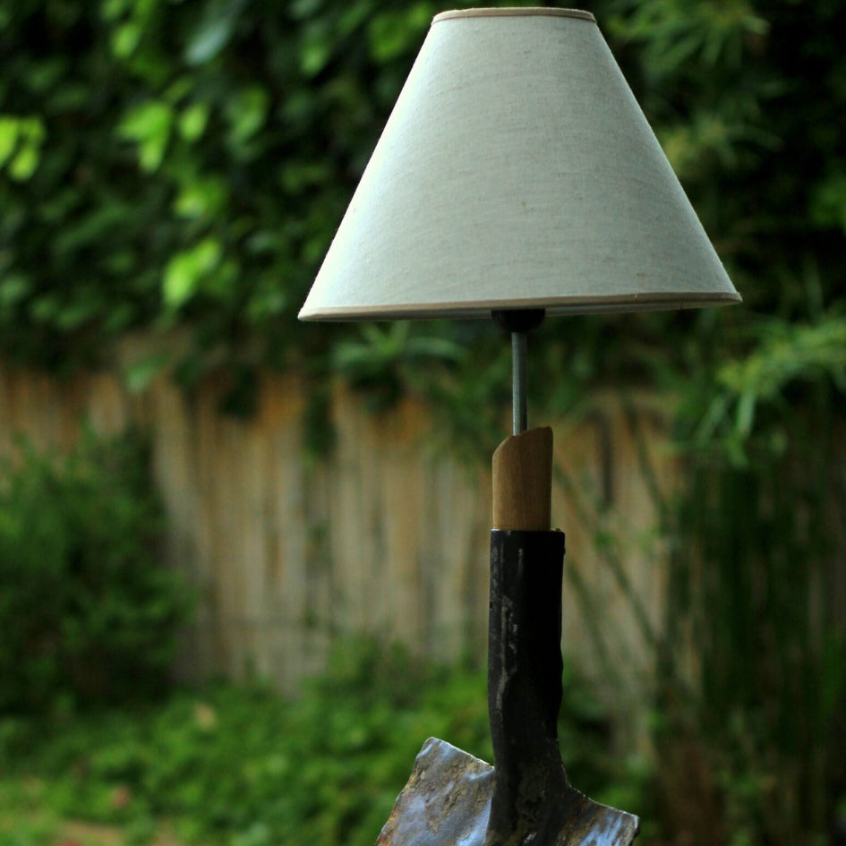 Lampe pèle artisanale unique pour un éclairage original