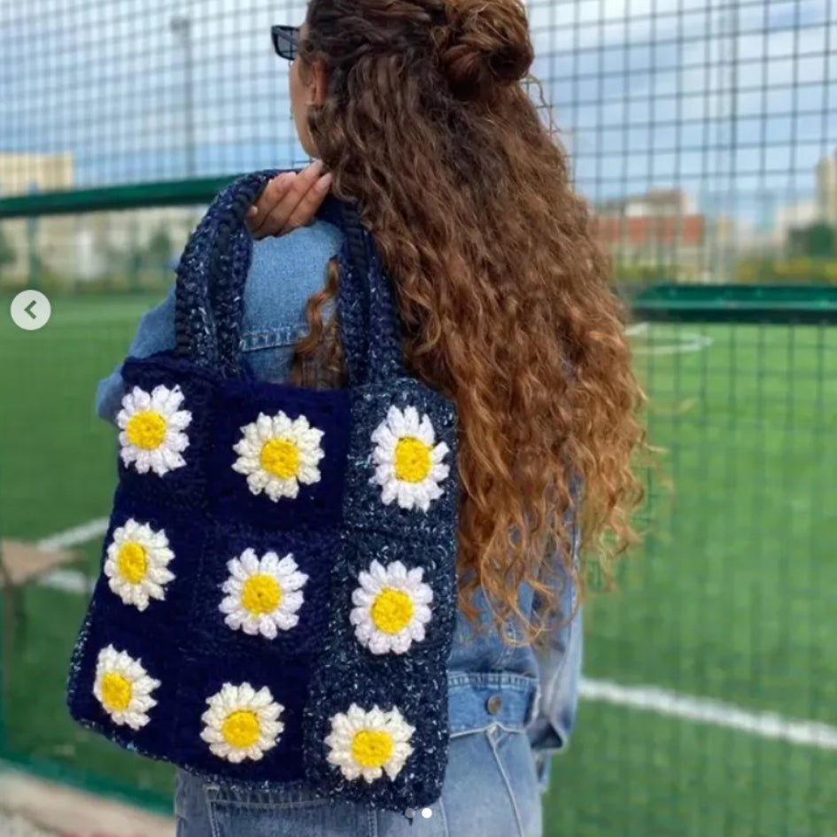Tote bag original fait main avec marguerites upcyclées
