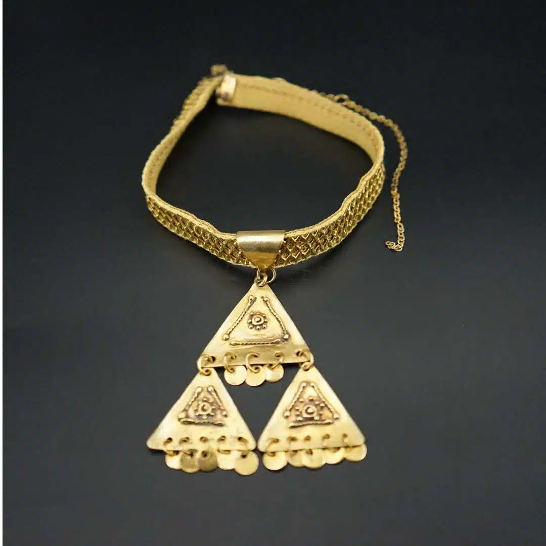 Collier traditionnelle pour femme fait main