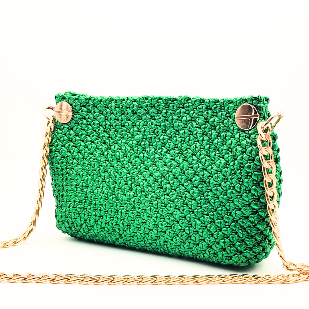 Sac macramé vert avec clou doré avec chaine dorée amovible