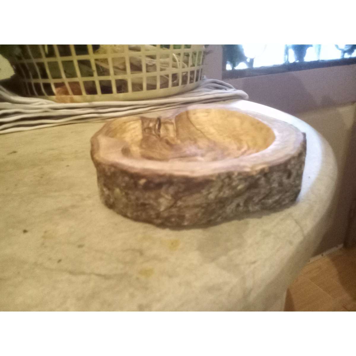 Bol en bois olivier sculpté pour une décoration unique et élégante