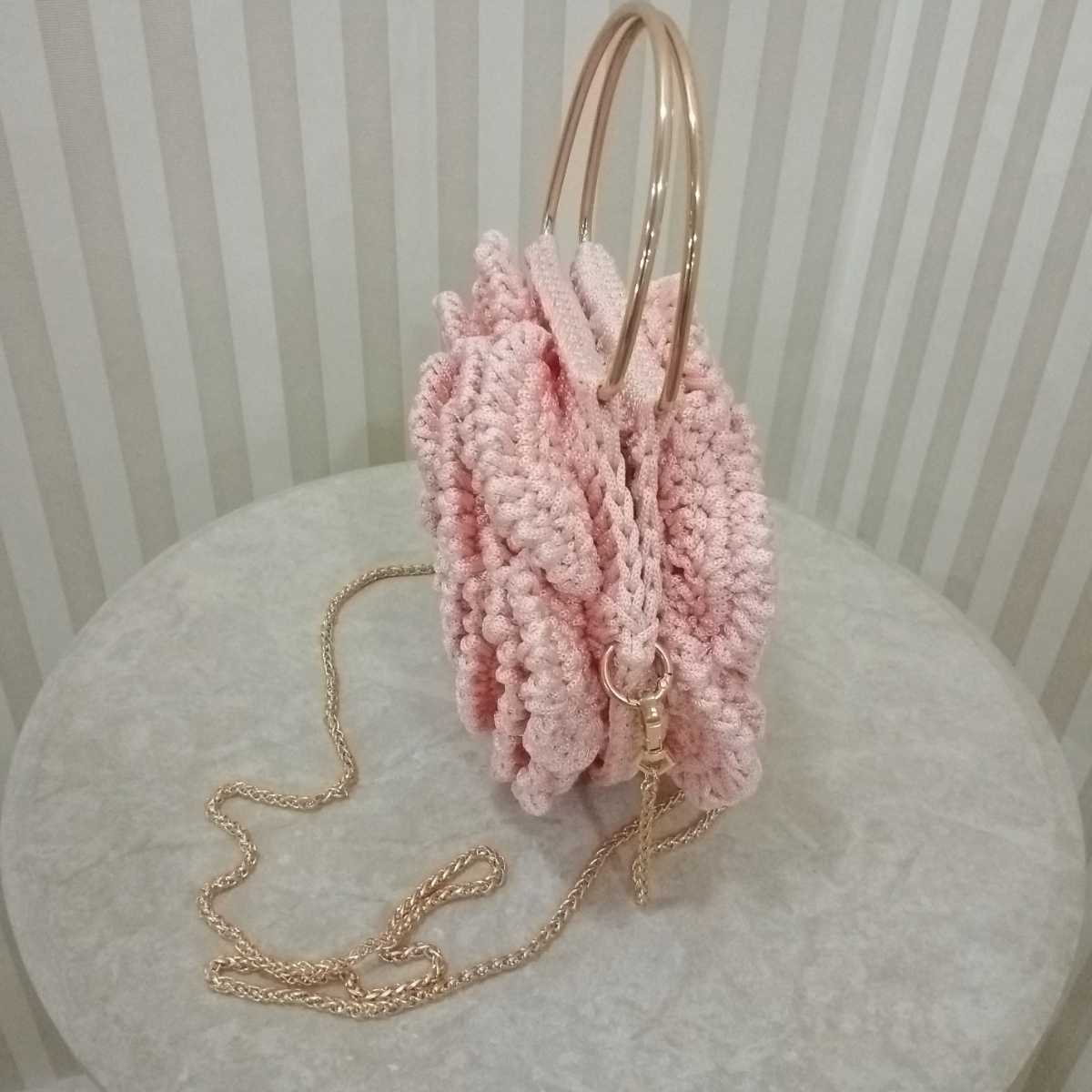 Sac crochet exclusif en rose saumon pour un style irrésistible