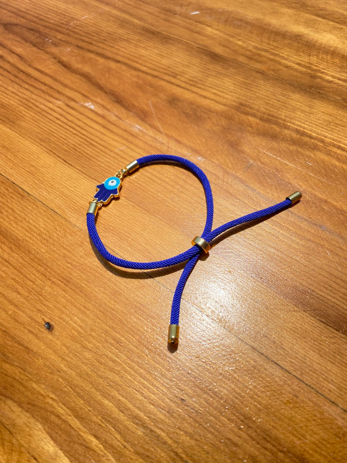 bracelet khomsa en coudre bleu fait main