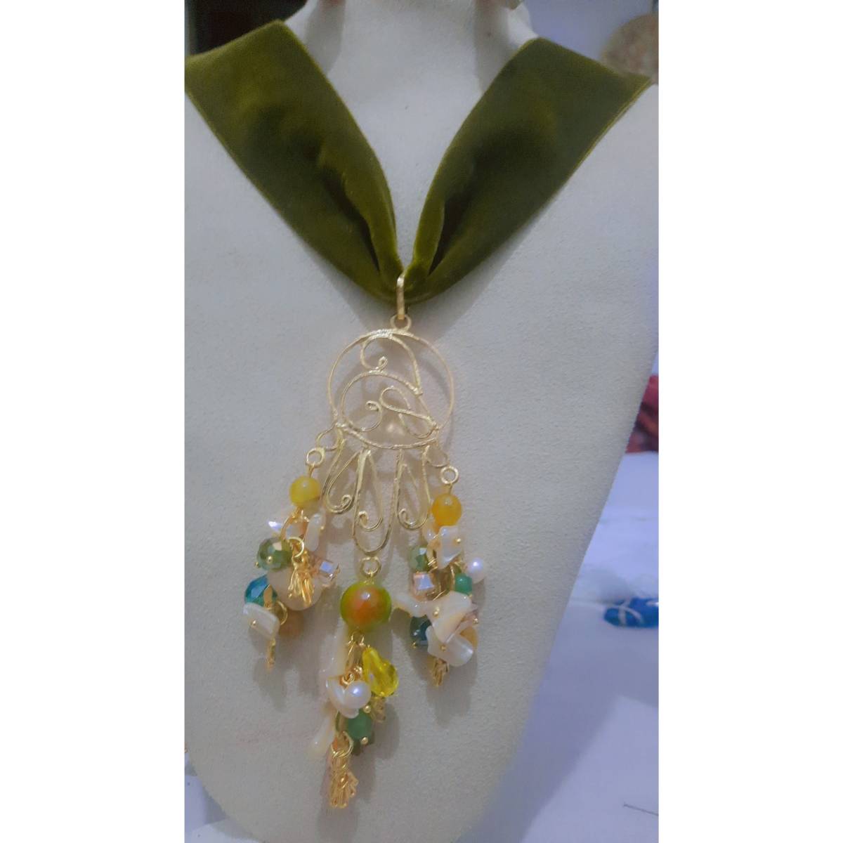 collier khomsa velours kiwi perles dAgathe luxe irrésistible