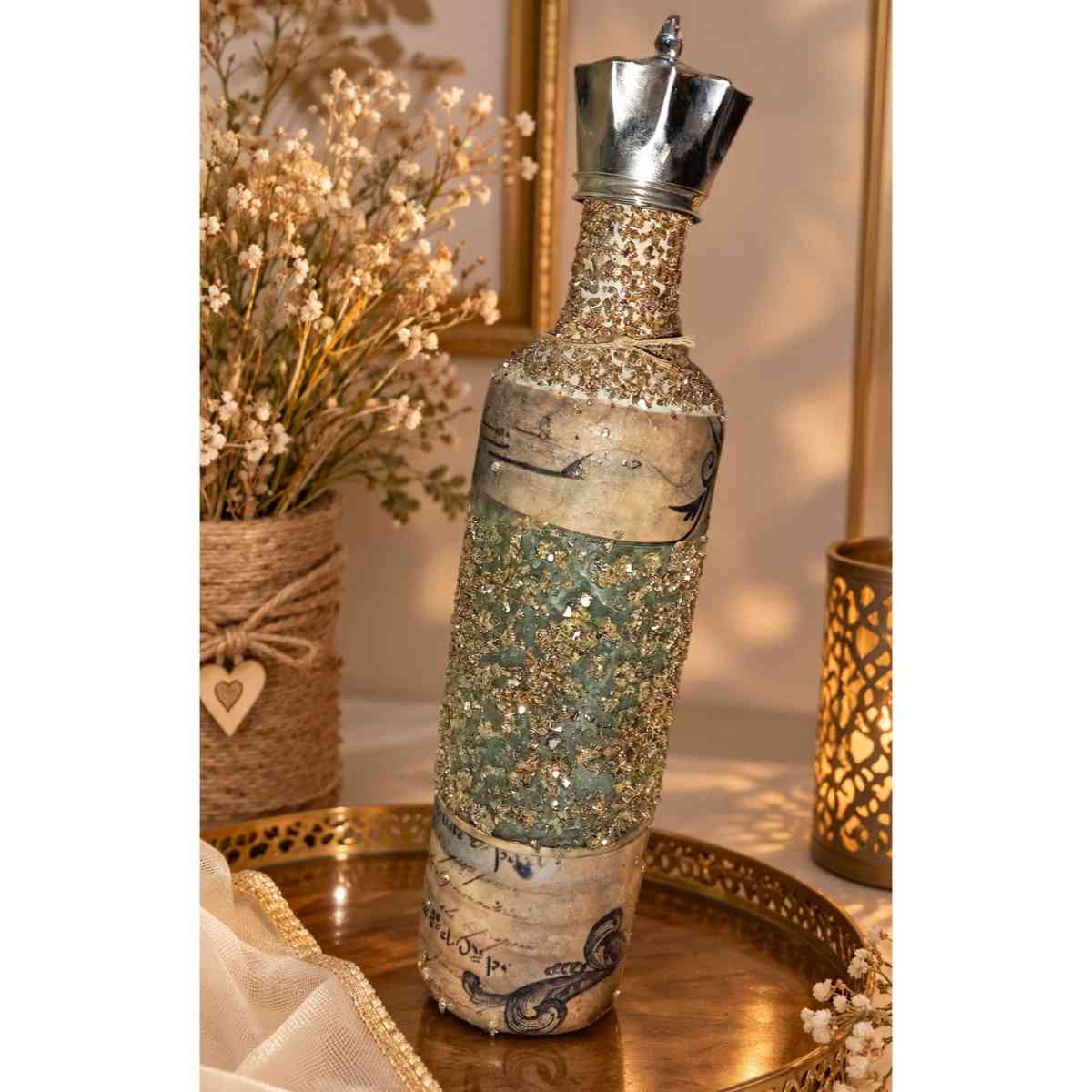 Bouteille décorative chic pailletée dorée pour un intérieur élégant