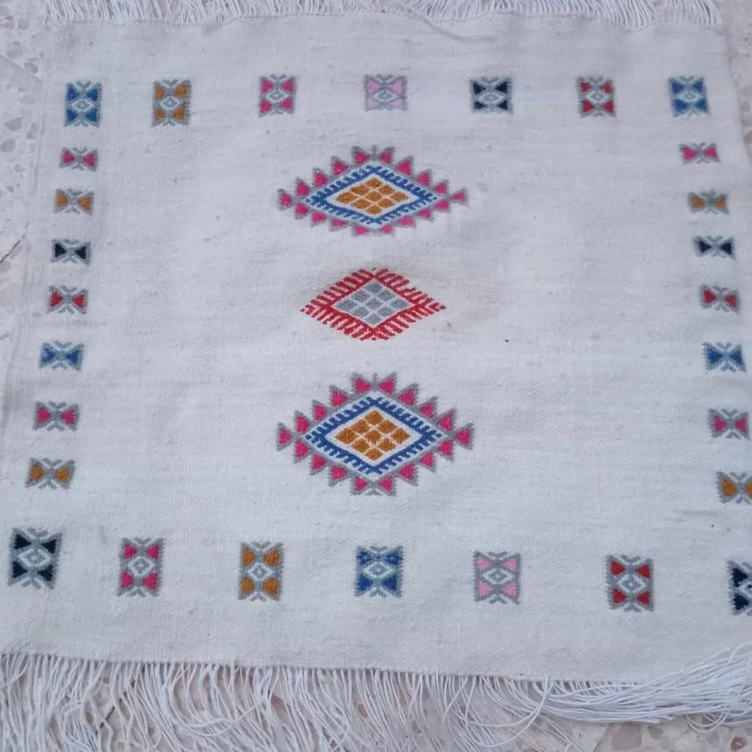 Tapis beige fait main pour un intérieur chic et chaleureux