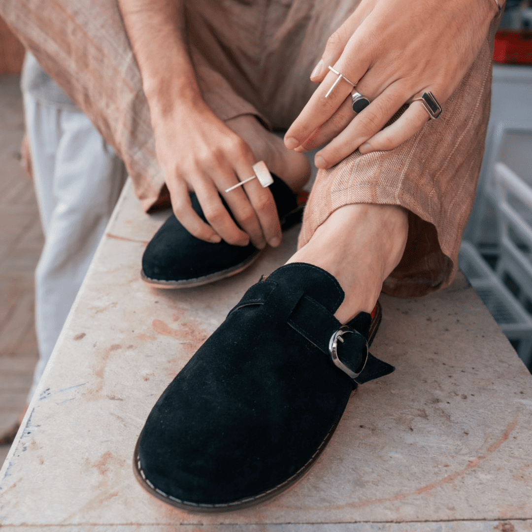 "Black Molly" slipper in unisex black suede - Balgha upcylée