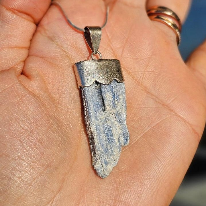 Collier kyanite en argent 925 pour un style unique et élégant