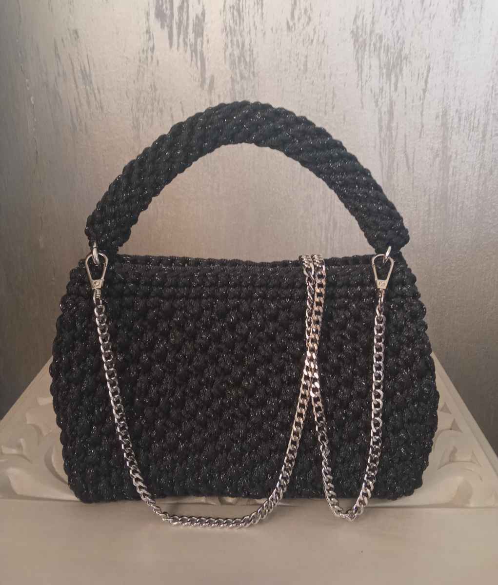 sac noir élégant pour un style intemporel et raffiné