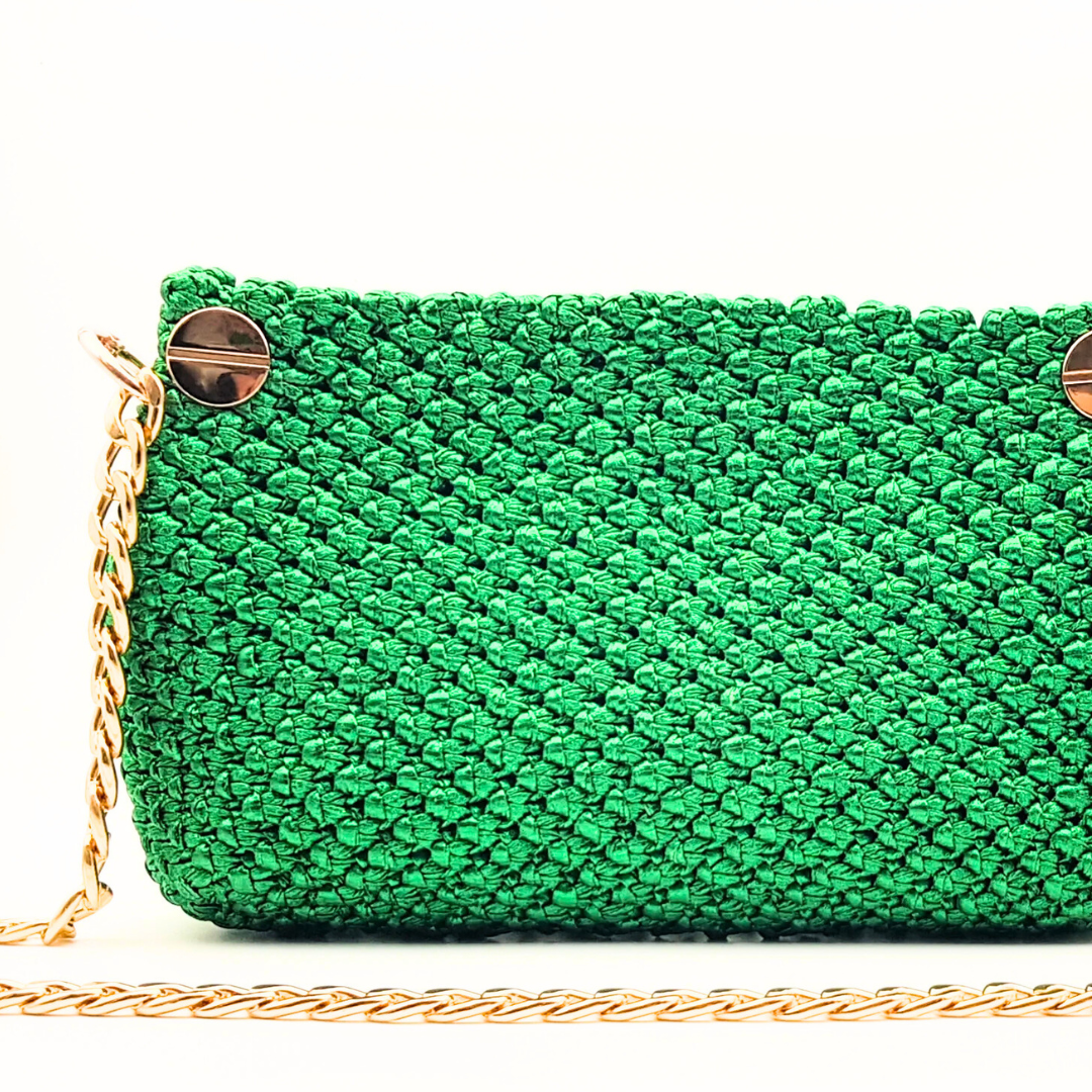 Sac macramé vert avec clou doré avec chaine dorée amovible