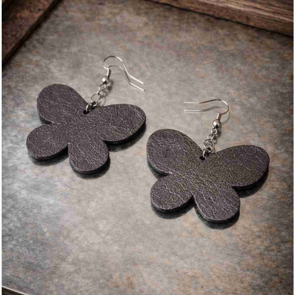 Boucles d'oreilles cuir gris métallisé élégance et charme exclusif