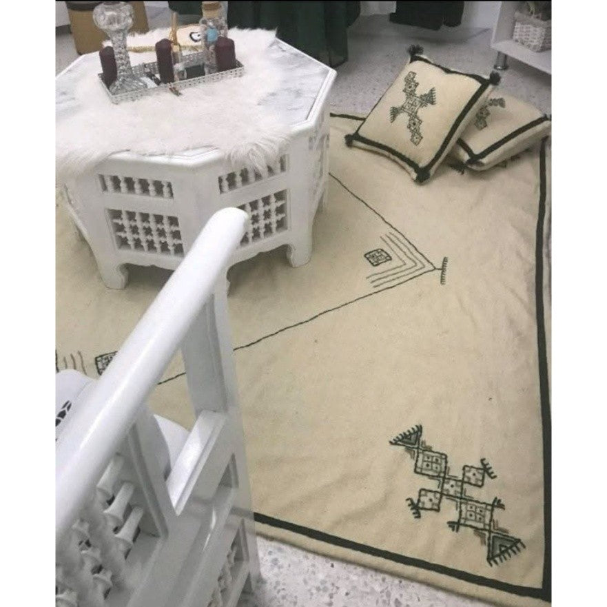 tapis laine brodé à la main avec coussins exclusifs 1 5m