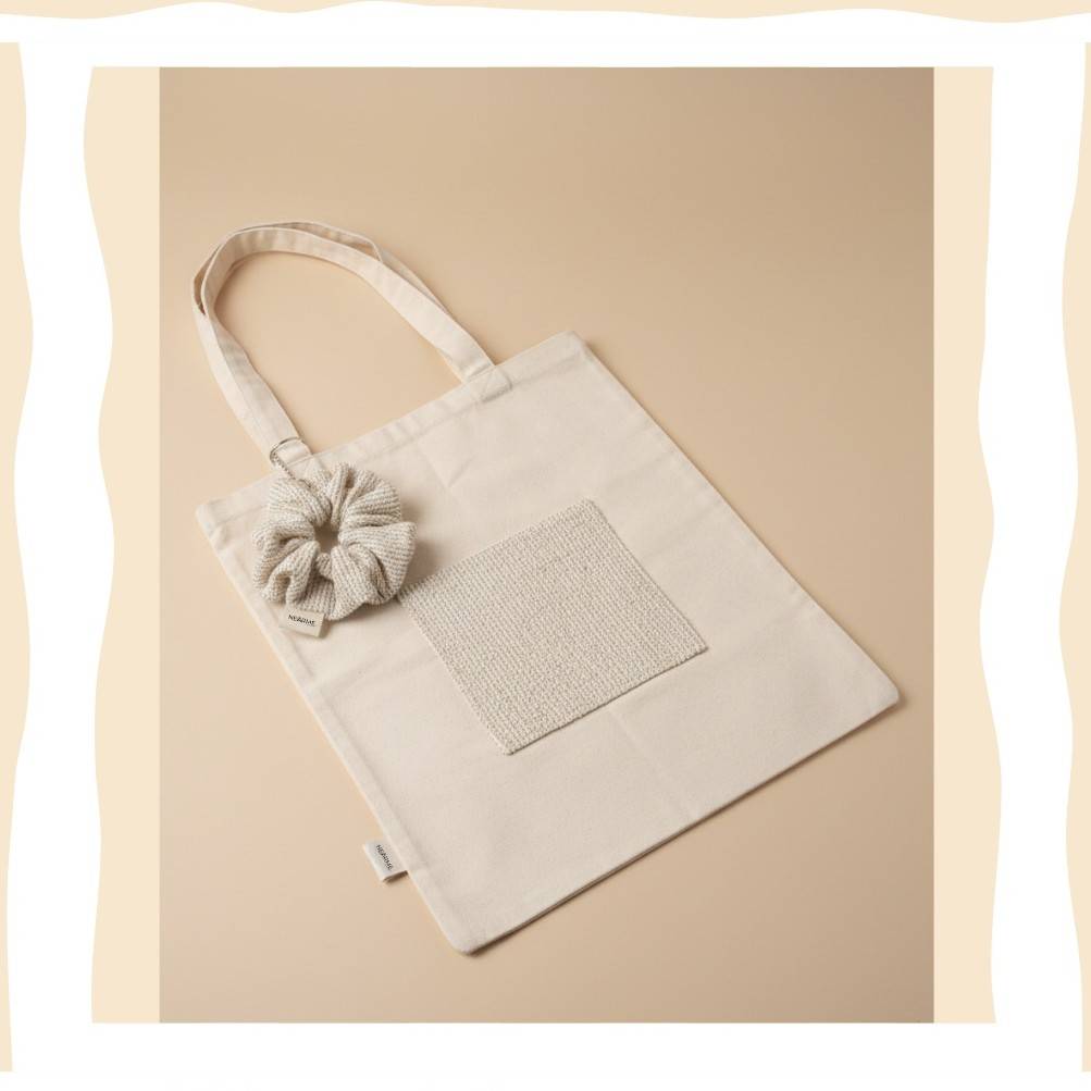 Totebag beige original en tissu naturel avec porte-clés scrunchie