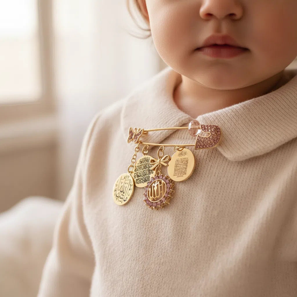 Broche Mashallah Or Plaqué Acier - Éclat Élégant