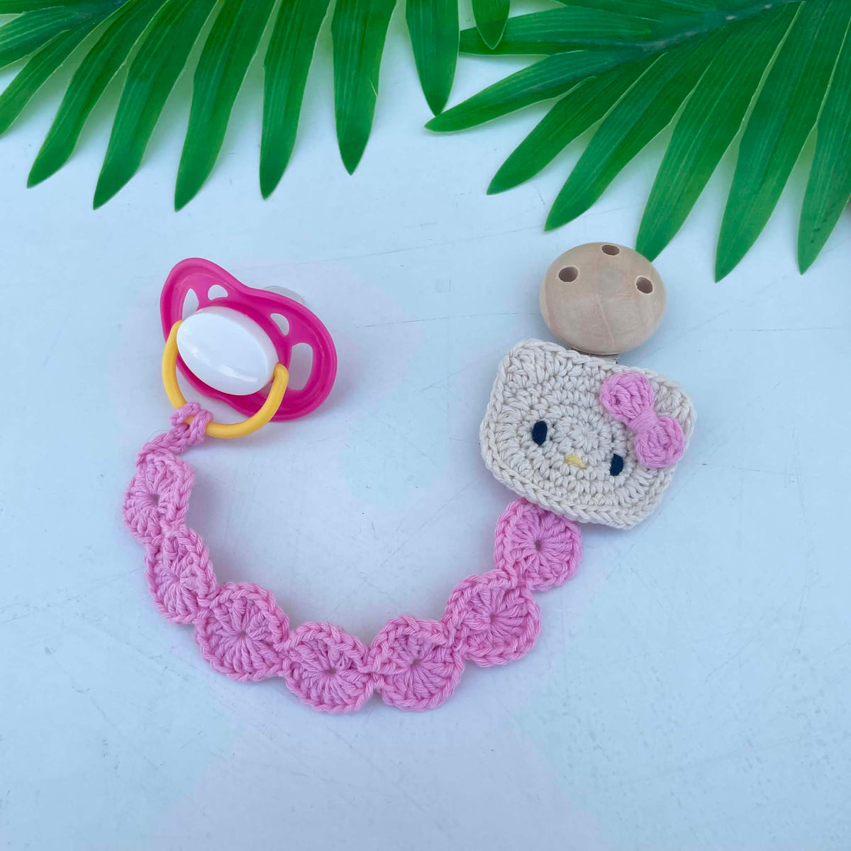 attache sucette personnalisée motif unique pour bébé élégant