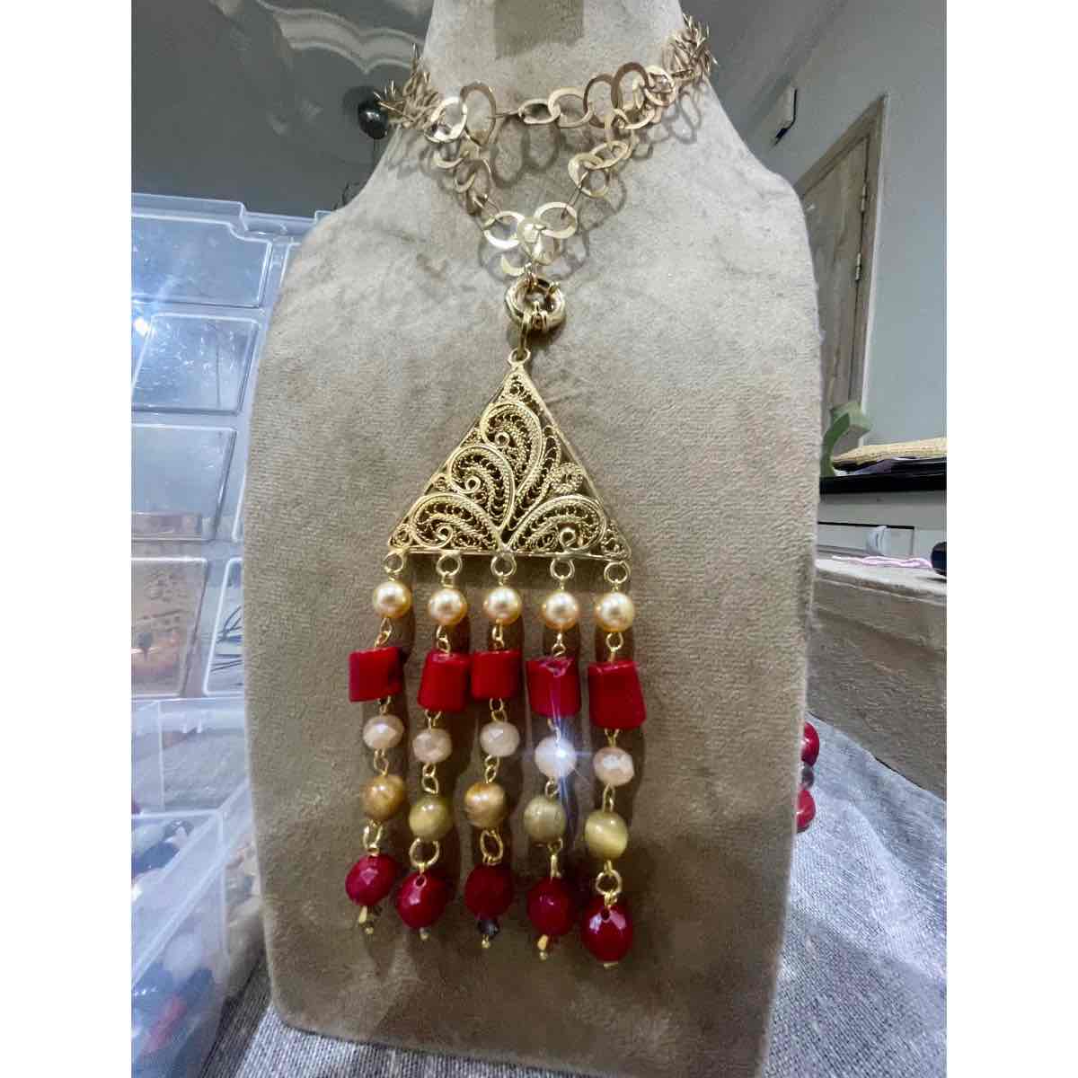 Collier en cuivre chic avec corail oeil de faucon et cristal
