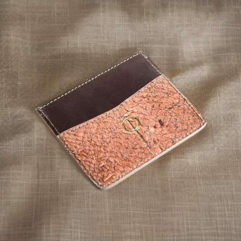Porte-cartes en cuir de vachette et Triggerfish "Browny Cardholder"