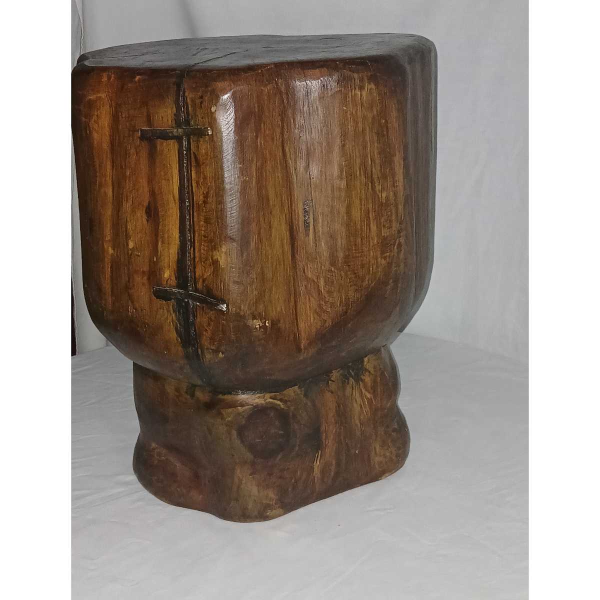 Tabouret en bois africain design unique pour votre intérieur