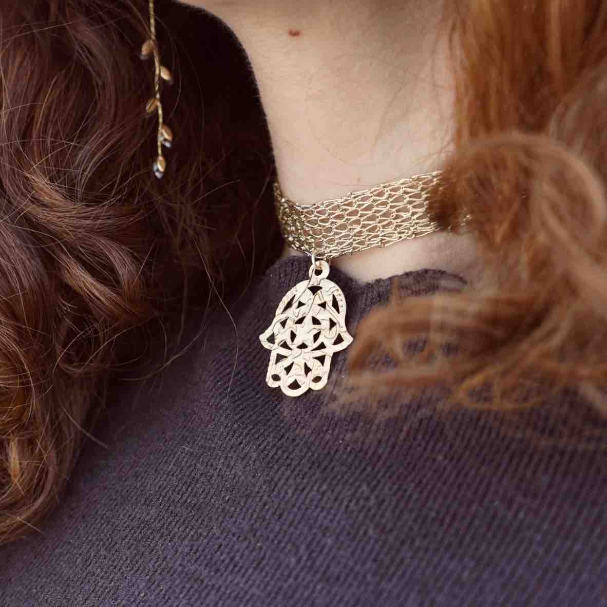 Collier khomsa inoxydable ajustable au design traditionnel unique