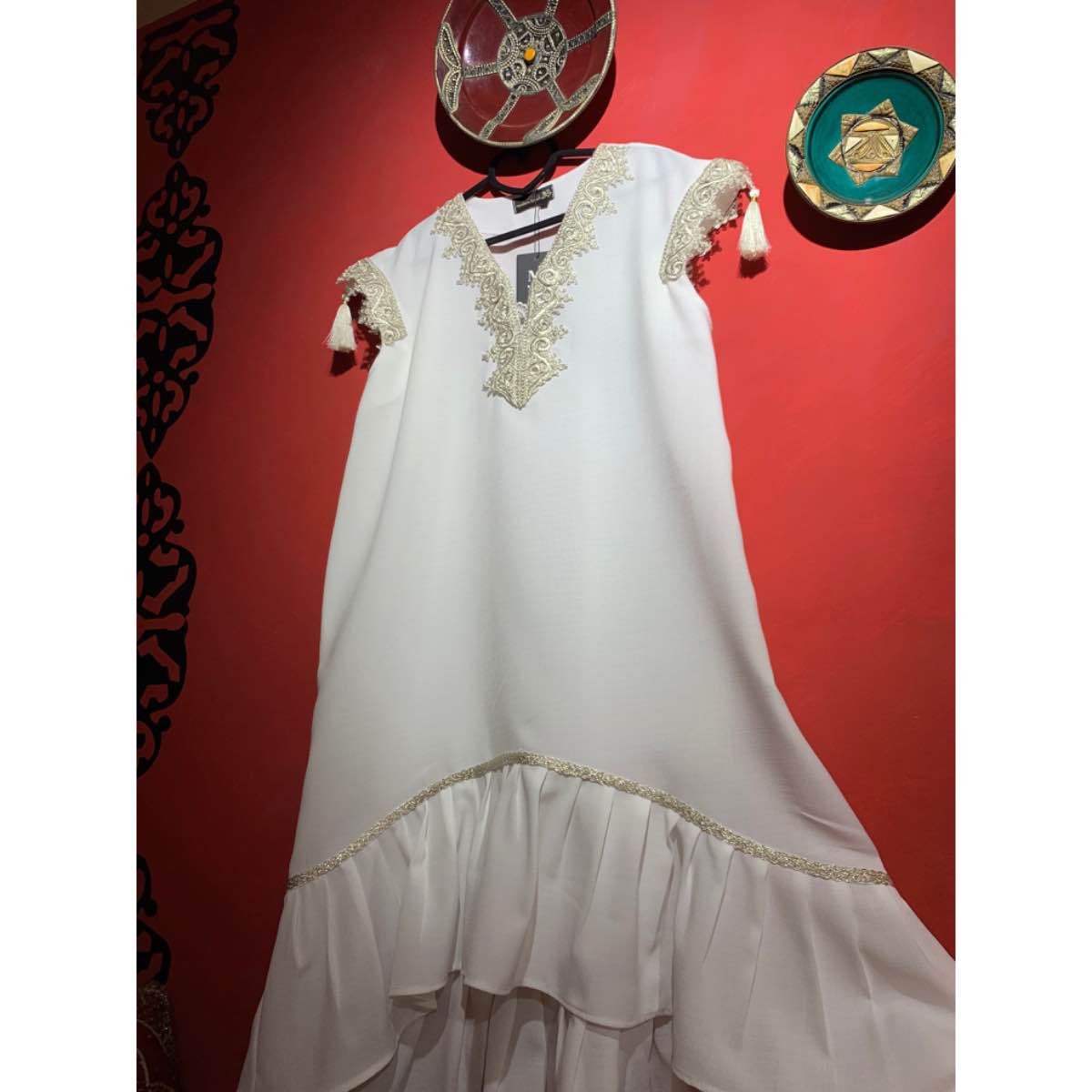jebba femme blanche élégante à galon argent pour un look unique
