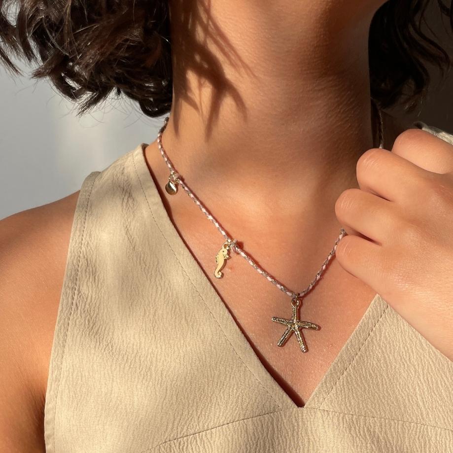 collier étoile de mer dorée chic sur cordon tressé artisanale