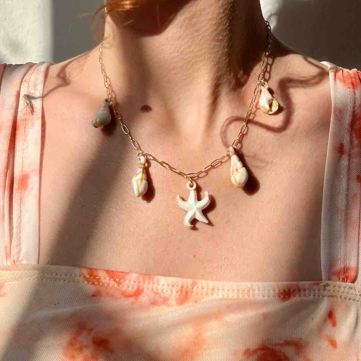 Collier coquillage été exclusif pour un style irrésistible