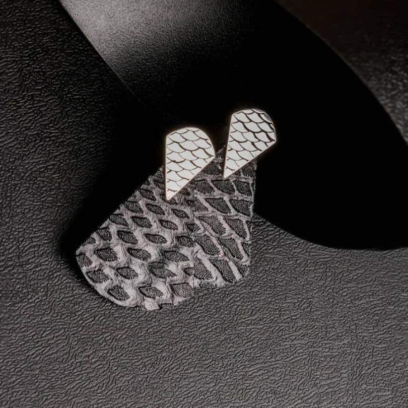 Boucles d'oreilles en cuir de peau de saumon " Triggerfish Tenebris "