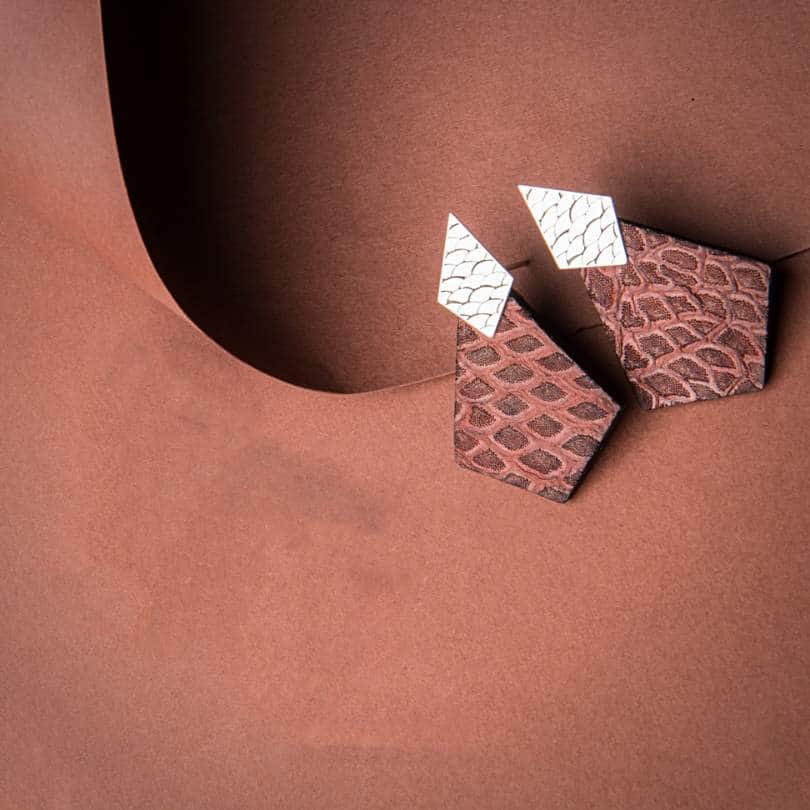 Boucles d'oreilles en cuir de peau de saumon "Insane Rudhira"